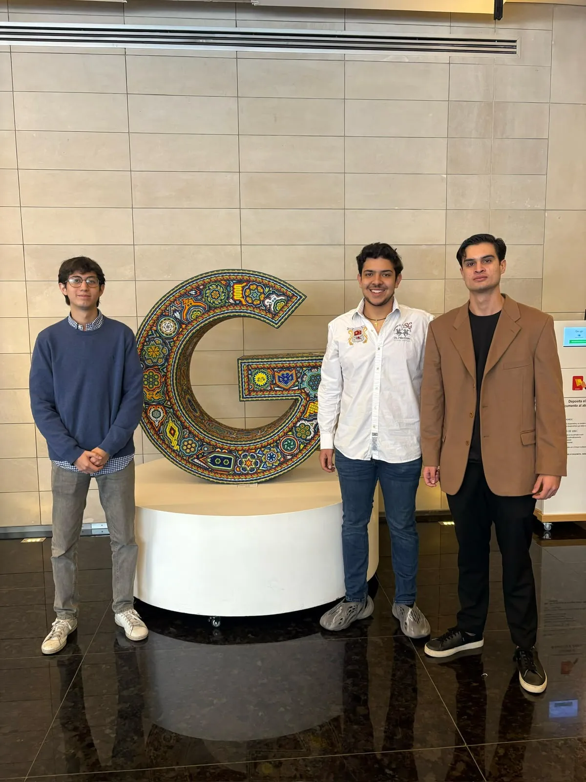 El equipo de NeuroNet en las oficinas de Google México